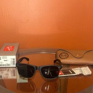 Ray-Ban Wayfarer Black Sunglasses